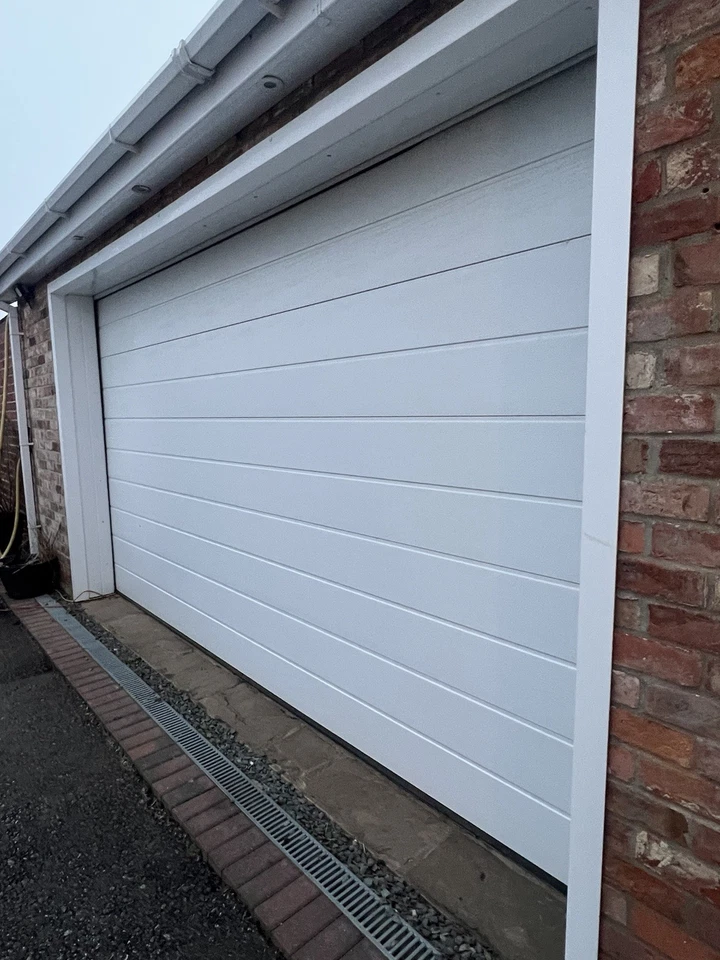 Electric Double Garage Door Garador 15ft wide (2.6m tall)   - Image 1 of 4