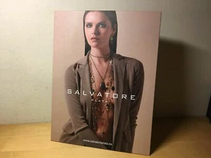 Used IN Shop - Display Salvatore Argento Espositore - 30 X 39 CM Cartone - Usato - Foto 1 di 2