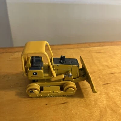 ERTL 1:64 SCALE JOHN DEERE BULLDOZER DIE CAST METAL YELLOW KS2 - Image 1 of 4