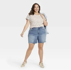 Women's Plus Size High-Rise Bermuda Jean Frayed Short Ava & Viv Medium Wash 16W - Picture 1 of 12