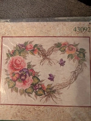 Guirnalda de vid bucilla a cuadros floral 43092 kit de punto de cruz contado NUEVO EN BOLSA Foto 1 de 4