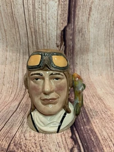 Jarra de personajes The Airman Royal Doulton D6870 - Imagen 1 de 7