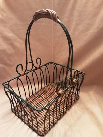Rectangle Green Wire Basket With Wicker Bottom And Handle Cover
