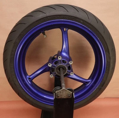 Llanta delantera Pirelli 120/70 ZR17 Suzuki GSXR600 2008-2010 Foto 1 de 4