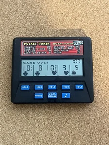 Radica Pocket Poker Royal Flush 3000 Mo. 1310 elektronisches Handheld-Spiel GETESTET - Bild 1 von 4