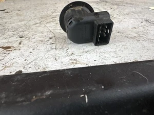 2005 Ford BA Falcon Right Mirror Adjustment Switch #B173 - Picture 1 of 9