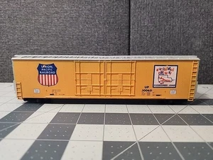 HO Scale Union Pacific Automated Railway UP300631 62' Hi-Cube Boxcar - Picture 1 of 10