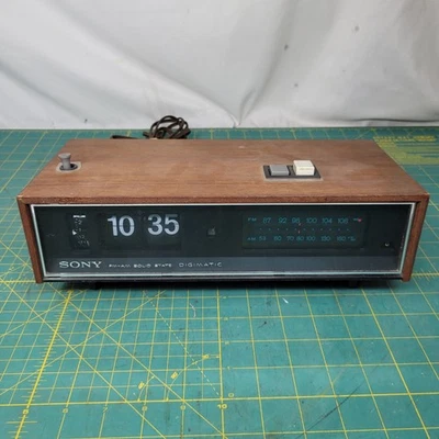 Antigo Sony 8FC-69W despertador flip rádio AM FM retrô para peças - Imagem 1 de 4