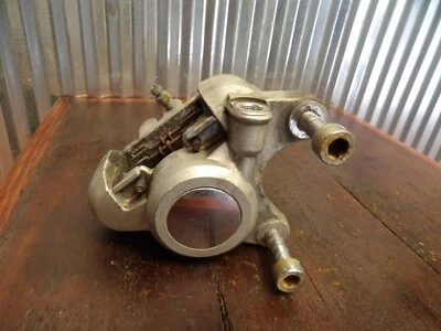 87-09 Suzuki Intruder VS1400 суппорт переднего тормоза 59100-38B11 - Изображение 1 из 4