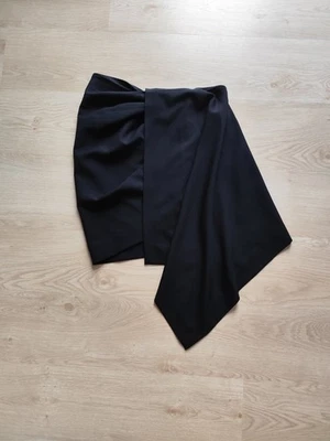 COS Atelier Asymmetrical Mini Skirt. Design! Like New! size 40. Black. Wool. - Image 1 of 4