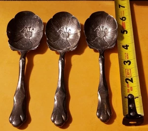 Set posate design fiori International Silver Company - Foto 1 di 6