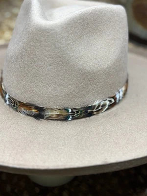 Banda de sombrero de pluma de faisán hecha a mano - ajustable - accesorio de vaquero occidental Foto 1 de 4