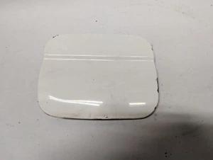 1995-1999 Subaru Legacy Fuel Gas Door Lid Cover Filler Color 4T4 - Bild 1 von 2