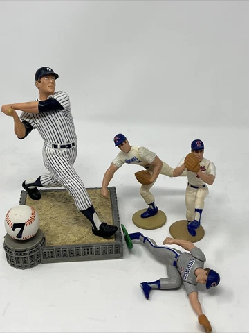 1995 Mickey Mantle "On Deck" missing bat with 3 more various figurines Cover