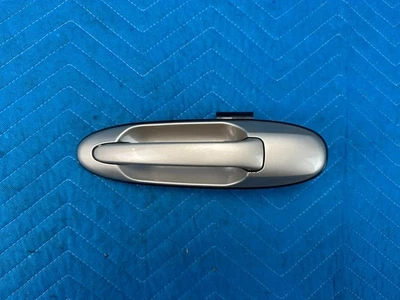 Manija exterior de la puerta trasera Lexus LX470 lado del conductor dorada: 4M9 1998-2002 OEM Foto 1 de 4