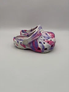 Zuecos Crocs rosa y blanco tie dye talla 7 C para niños pequeños - Imagen 1 de 6