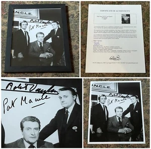 "Man From Uncle", serie de televisión, foto enmarcada FIRMADA por Robert Vaughn y Pat MacNee - Imagen 1 de 6