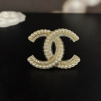 New Fashion Exquisite Pin Letter Brooch Jewelry Suit Accessories Ornaments