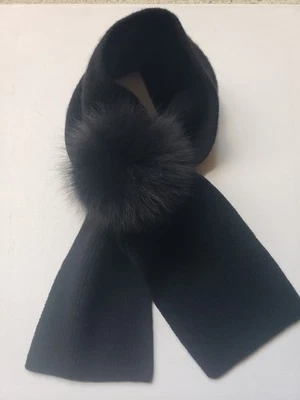 Mujer Portolano Cachemira con Zorro Pom Pom Pull Through Bufanda Negra Foto 1 de 4