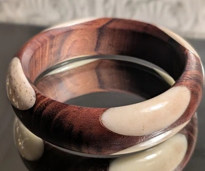 Brazalete vintage de caoba con incrustación de hueso Foto 1 de 4
