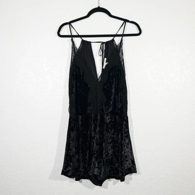 Nuevo mameluco Express One Eleven de encaje de terciopelo negro talla grande  Foto 1 de 4