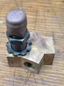 OEM Rear Axle Vent Tube Fitting Brake Hose Tee 1959-1976 Mopar A B E C Body - Picture 1 of 5