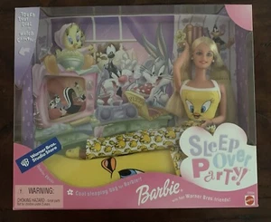 Barbie Sleep Over Party Warner Bros. Exklusives Tweety Vogel Outfit PJs Mattel Neu im Karton - Bild 1 von 3