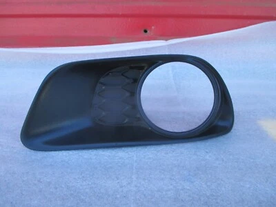 Rejilla bisel luz antiniebla Dodge Grand Caravan OEM 11 13 14 15 16 17 18 19 20 LH Foto 1 de 4