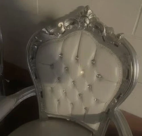 Poltrona Sedia foglia argento binaco pelle LUIGI XVI con braccioli stile barocco - Immagine 1 di 4