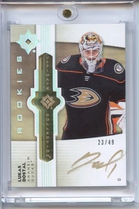 2022-23 Ultimate Lukas Dostal Rookie Auto #23/49 Anaheim Ducks - Picture 1 of 2