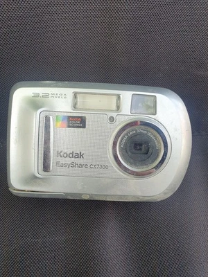 Kodak EASYSHARE CX7300 3.2MP Digital Camera - Silver spare/repair - Image 1 of 4