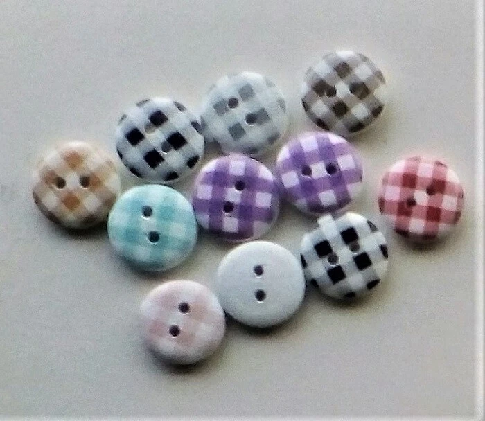 CRAFT-SEWING/KNITTING -11 x 15mm Asst Gingham Desin Acrylic 2 Hole Buttons - Image 1 of 1