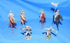Marx  Fort Apache cavalry + Defenders SILVER 6  FIGURES 4 MOUNTS - Picture 1 of 3
