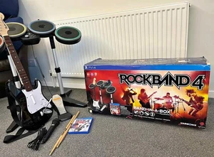 Rock Band in a Box | Guitarra Fender + Batería + Juego RB 4 + Micrófono - Completo - En muy buena condición - Imagen 1 de 6