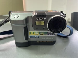 SONY MAVICA MVC-FD88 Digital Kamera Camera 1280x960 mit Diskettenlaufwerk - Picture 1 of 5