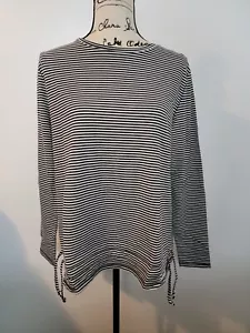 AnyBody Top donna a righe in maglia accogliente con orlo a coulisse nero/crema grande - Foto 1 di 6