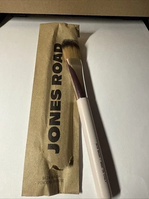 Jones Road Beauty - El cepillo para la piel Foto 1 de 4