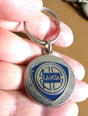 Ancien porte clé métal Automobiles Lancia Garage Métropole Lilloise. - Photo 1/2