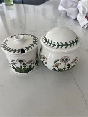 PORTMEIRION Botanic Garden Sugar Bowl W/Lid & Jar W/ Lid Bellis Perennis Daisie - Image 1 of 4