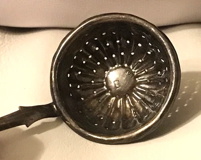 Старинный ситечко для чая из чистого серебра Whiting - Изображение 1 из 4