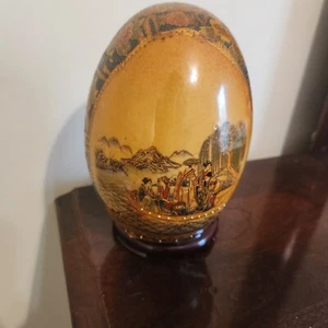 Vintage Chinese Satsuma Hand Painted Porcelain Egg with Geishas 6.5" Gilt Paint - Bild 1 von 2