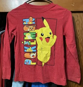 Camisa Pokemon Pikachu Manga Larga Roja Niños Jóvenes Pequeña YS - Imagen 1 de 4