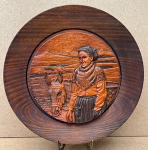 WOOD & RESIN WALL HANGING PLATE - Picture 1 of 6