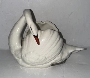 Czechoslovakia White Swan 4” Trinket Dish Handpainted Vase - Imagen 1 de 4