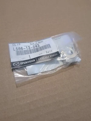 NEW OEM Mazda 2013-2015 Mazda5 Mazda6 MX-5 Miata Fuel Injector Clip L506-13-243 - Image 1 of 2
