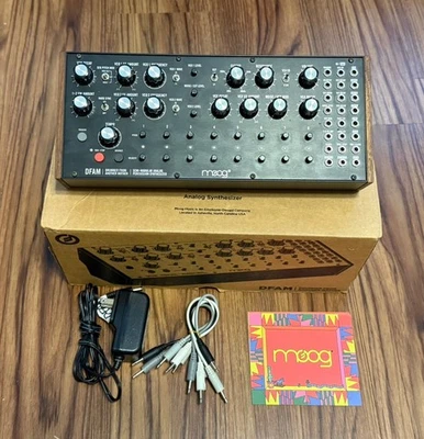 Moog DFAM Semi Modular Eurorack Analógico Percusión Sintetizador para Equipo de Estudio Foto 1 de 4