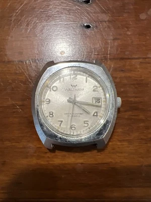 Data automática Waltham 38 mm com algarismos arábicos funcionando e mantendo o tempo - Imagem 1 de 4