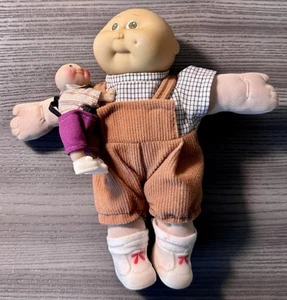 Vintage Cabbage Patch Kids 1978-1982 Junge Puppe grüne Augen mit Clip auf Baby - Bild 1 von 4