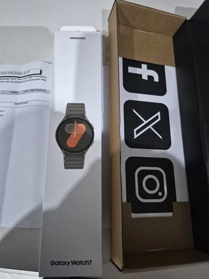 Brand New Sealed Samsung Galaxy Watch 7 40mm Bluetooth Smartwatch Green GPS New - Image 1 of 4