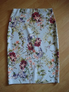 ENVY WHITE FLORAL POLY/ELASTANE PULL ON ELASTIC WAIST UK 14 WAIST 30IN - Picture 1 of 6